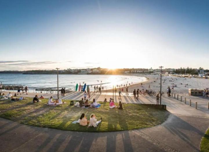 Best Location At Bondi Beach, On The Beach! Leilighet Sydney Eksteriør bilde